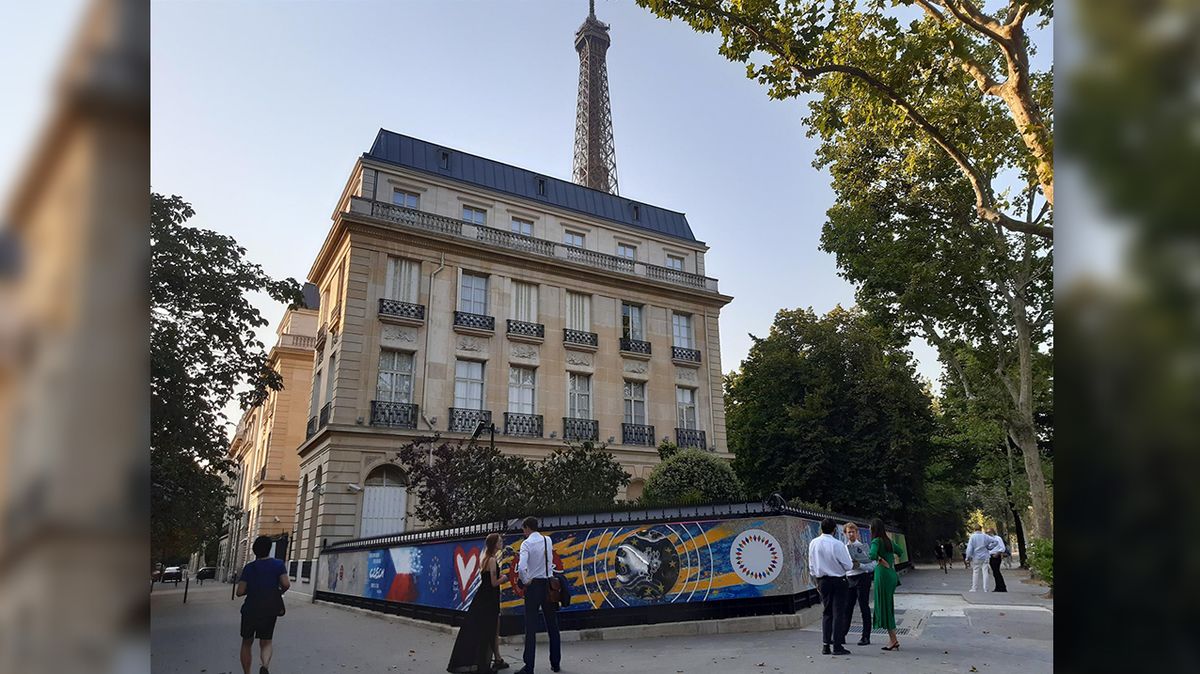 Česká výstava streetartových děl pod Eiffelovkou